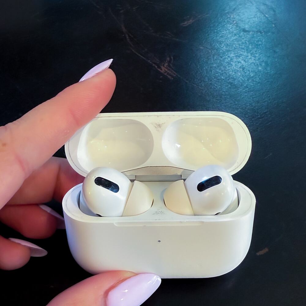 Apple AirPods Pro 1st Gen A2084 Lightning Case + Box Good Used Condition - Picture 3 of 9